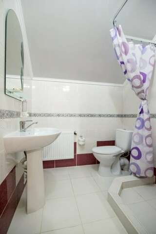 Гостиница Хаят Коктебель Классический трехместный номер-15